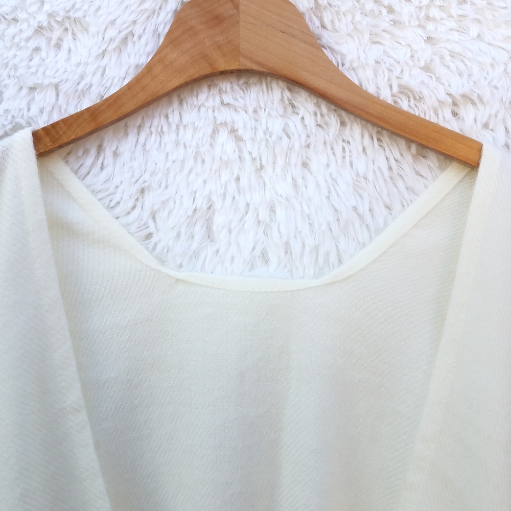 Women’s Poncho One Size Fits All - Picture 12 of 14